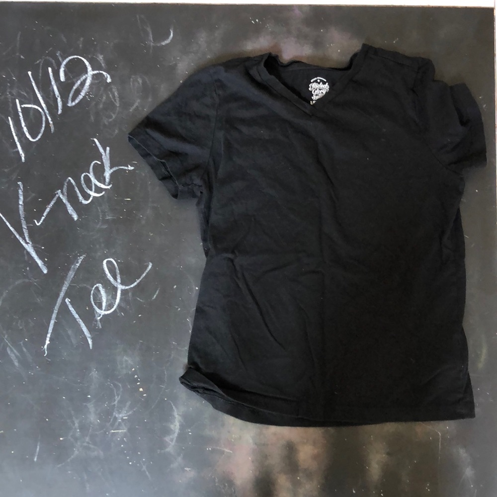 V-neck tee